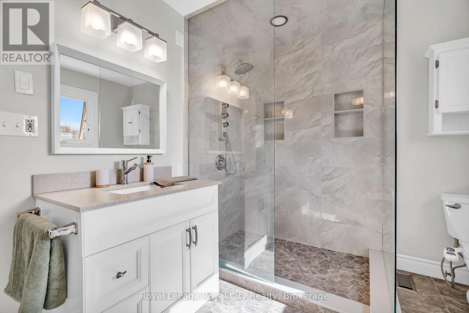 1548 TROIKA COURT Image 23