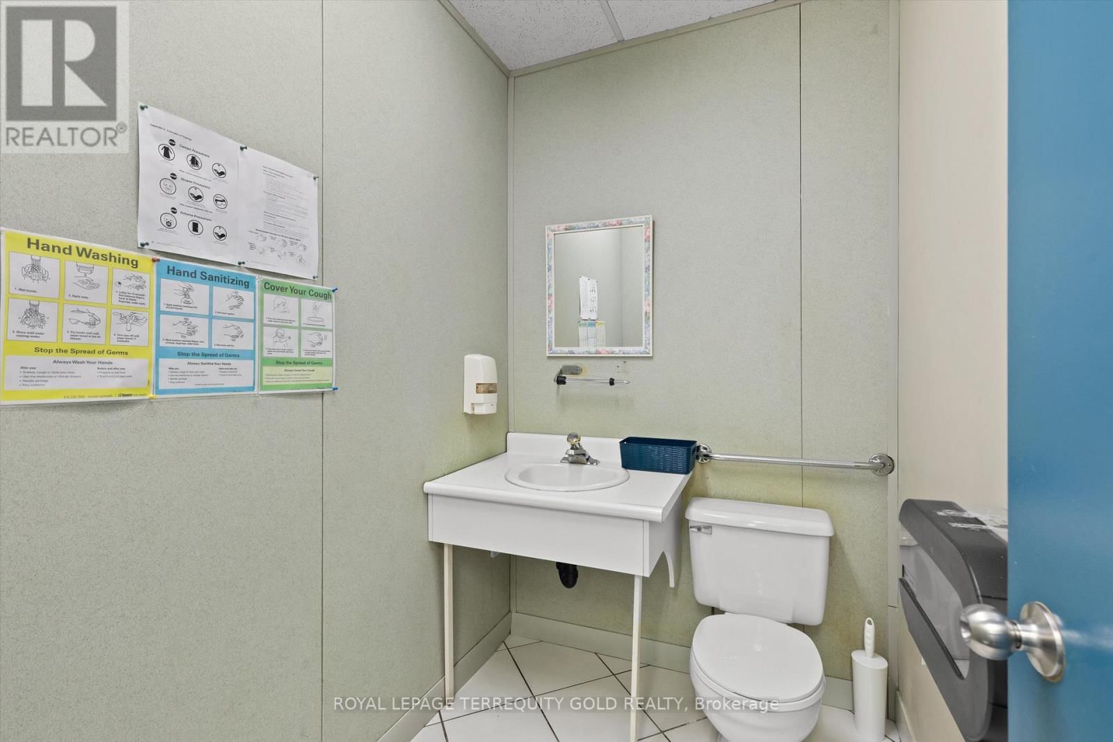 DUFFERIN STREET Image 17