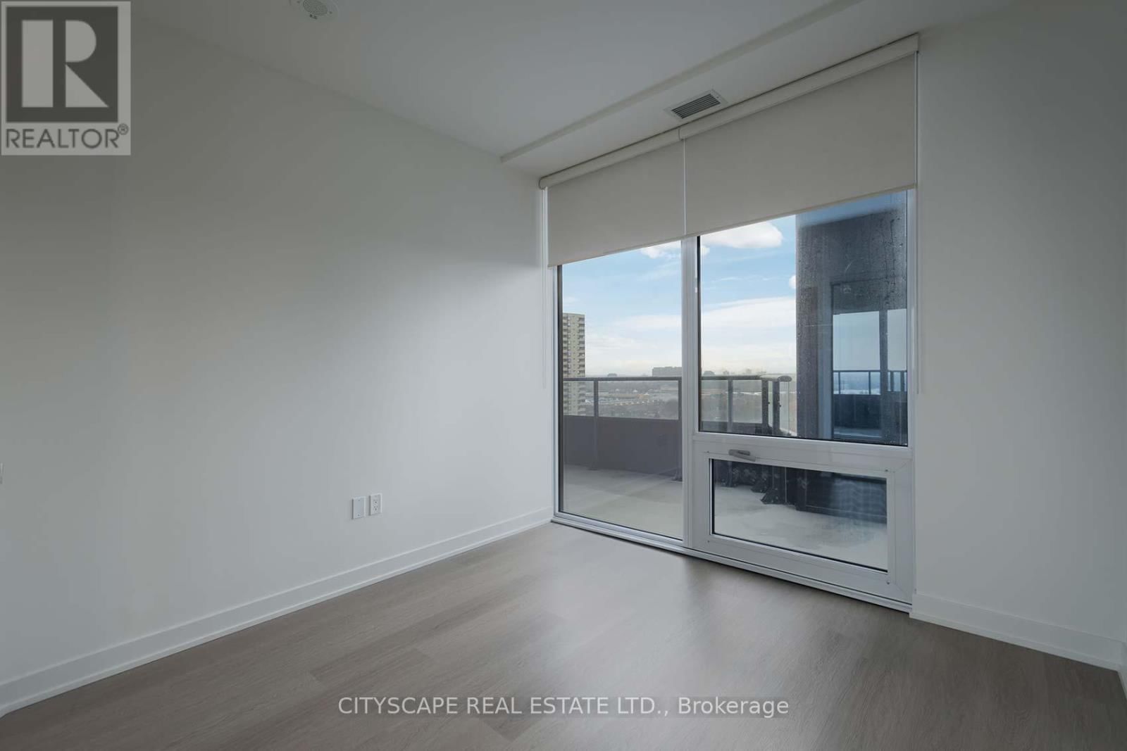 1006 - 448 BURNHAMTHORPE ROAD Image 31