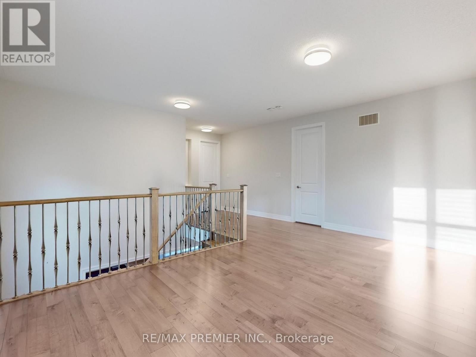 140 MAGNOLIA CRESCENT Image 44