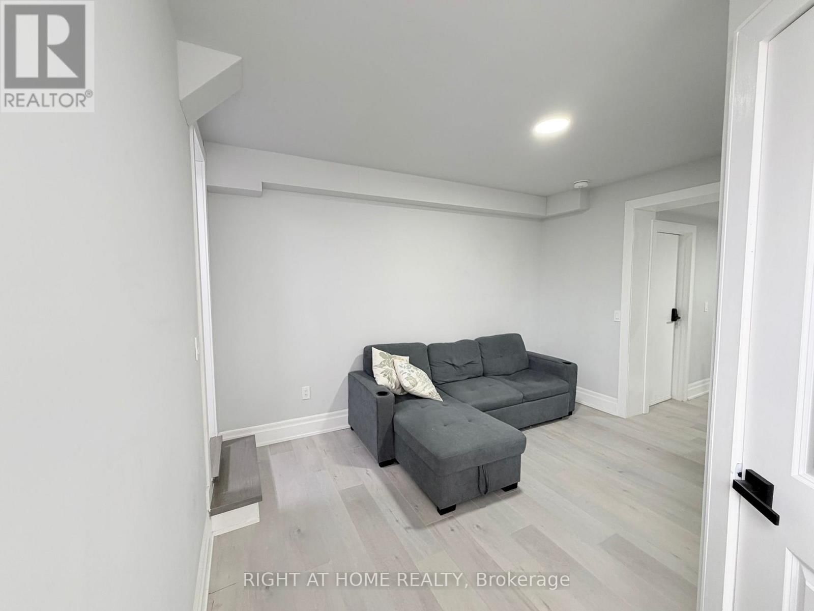 Lower - 25 DUFFIELD ROAD EAST Image 9