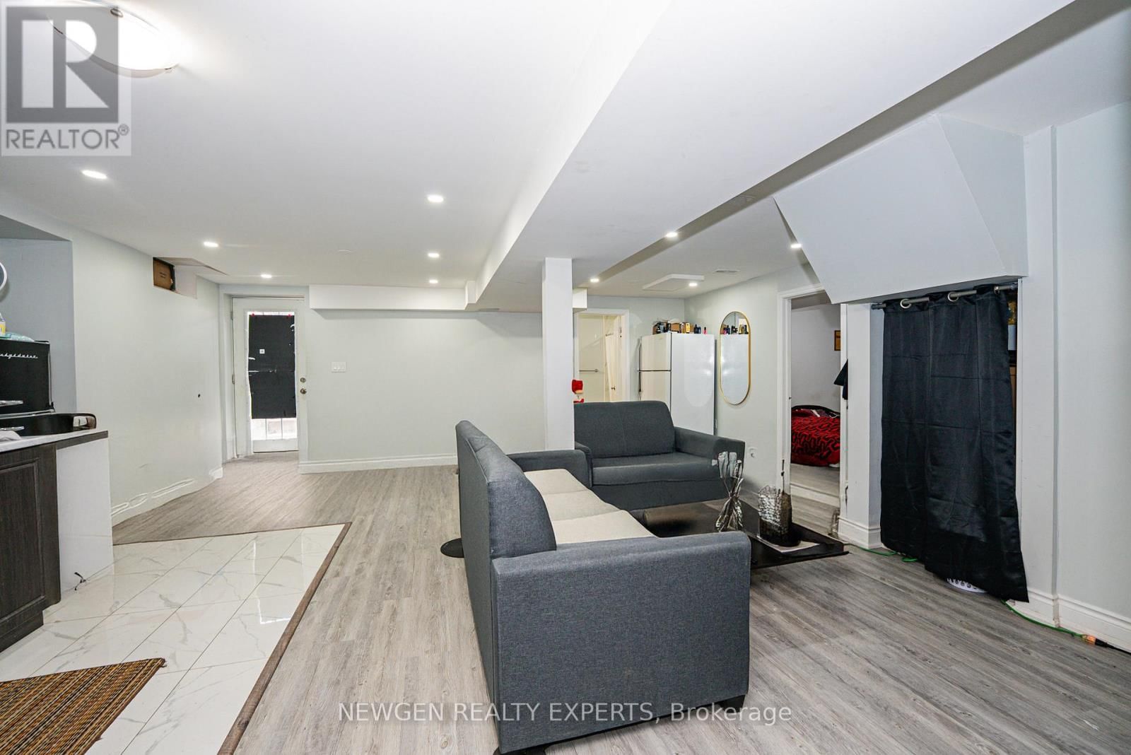 30 ADIRONDACK CRESCENT Image 40