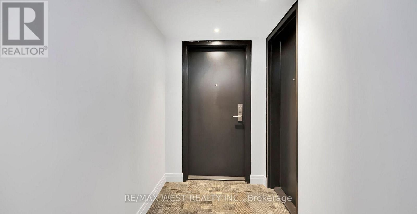 201 - 408 BROWNS LINE Image 13