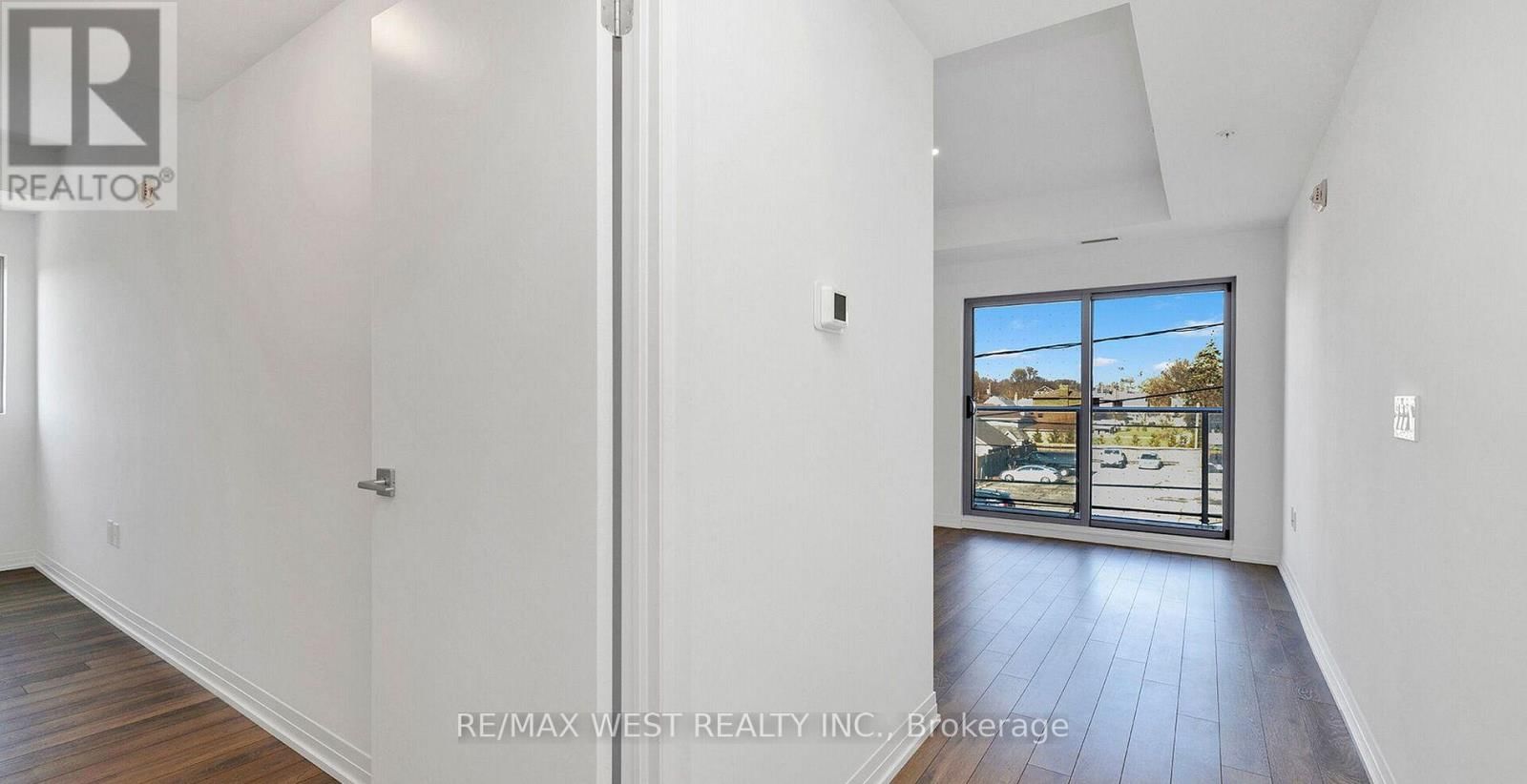 201 - 408 BROWNS LINE Image 17