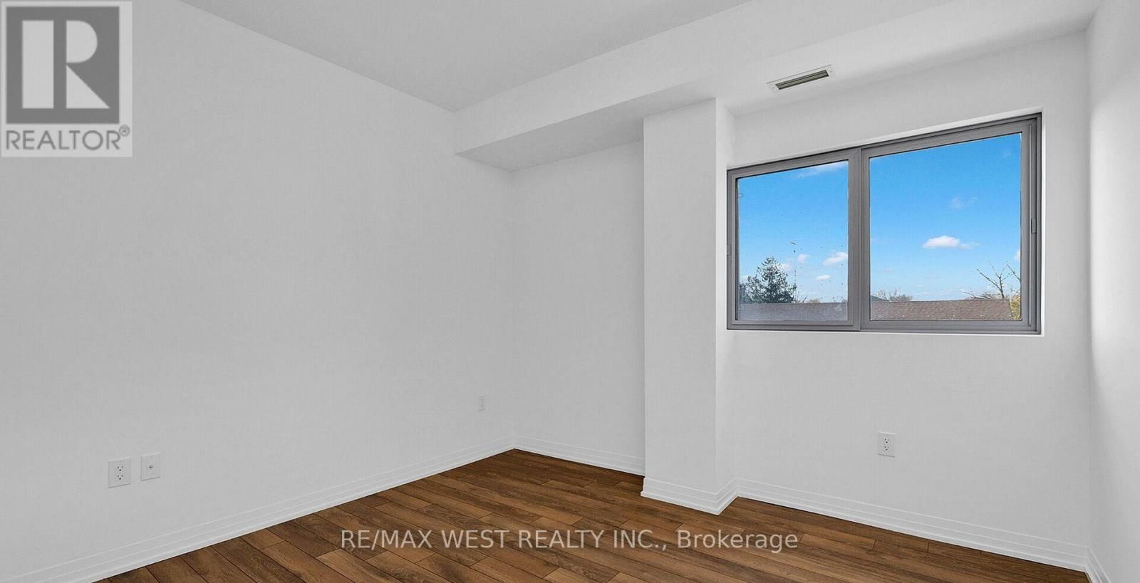 201 - 408 BROWNS LINE Image 22