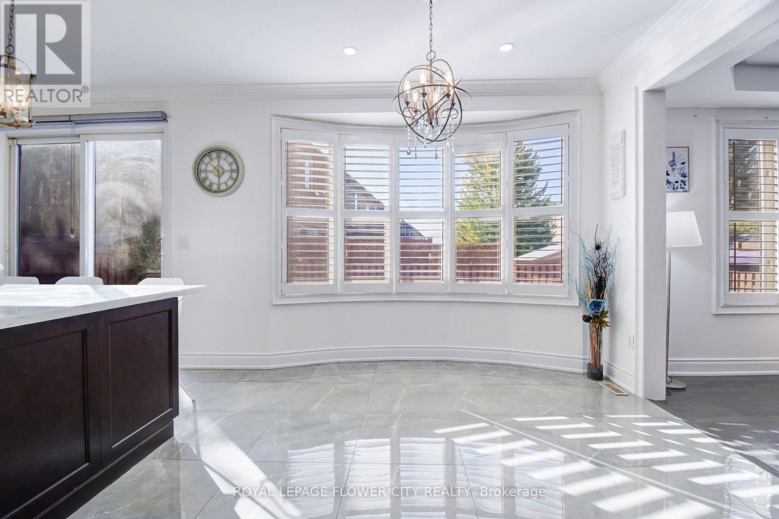 837 COUSENS TERRACE Image 16