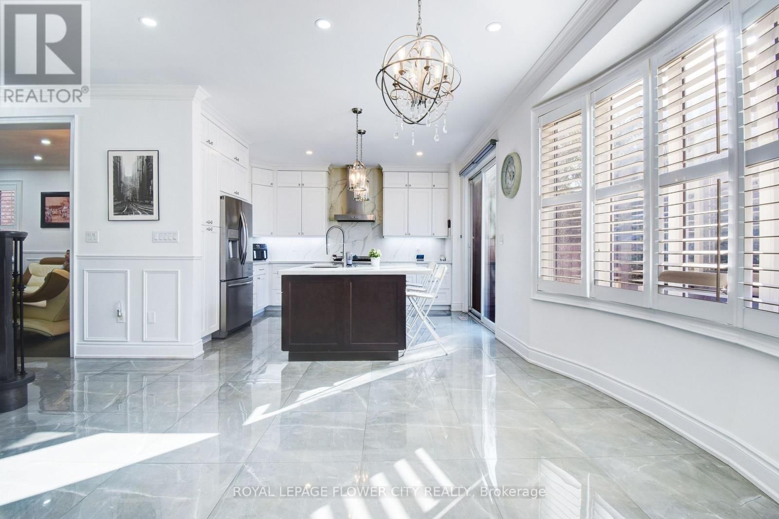 837 COUSENS TERRACE Image 17