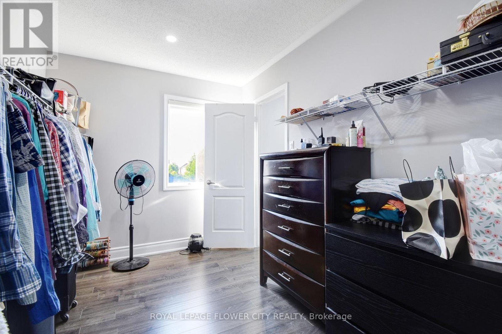 837 COUSENS TERRACE Image 26