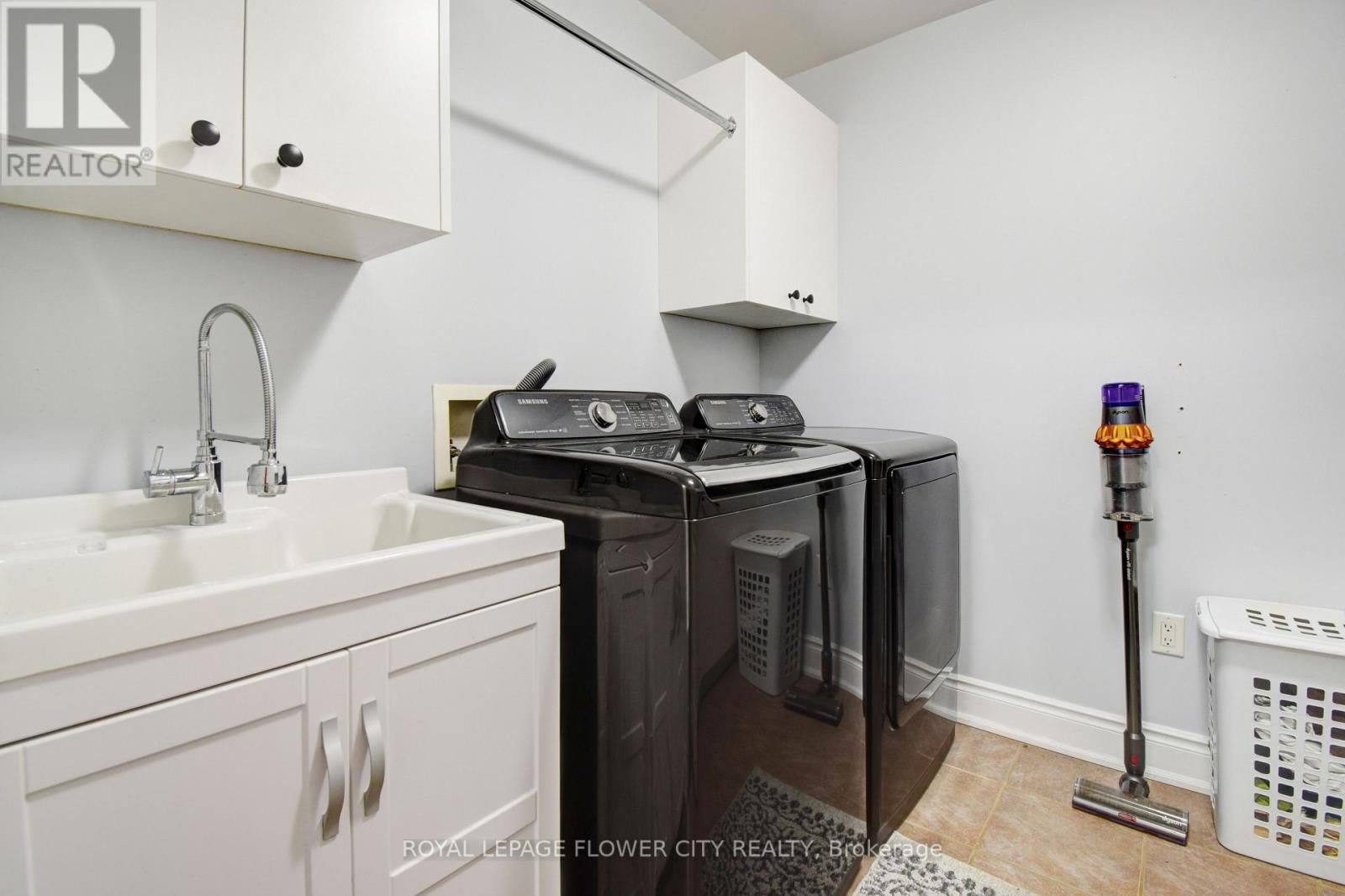 837 COUSENS TERRACE Image 38