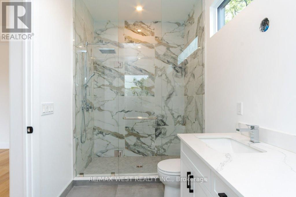 63 LONBOROUGH AVENUE Image 11