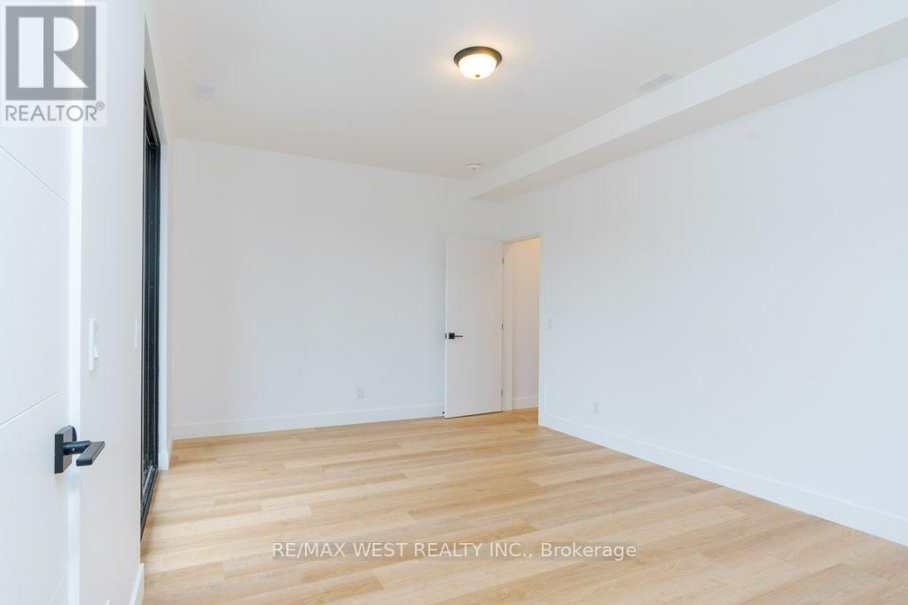 63 LONBOROUGH AVENUE Image 12