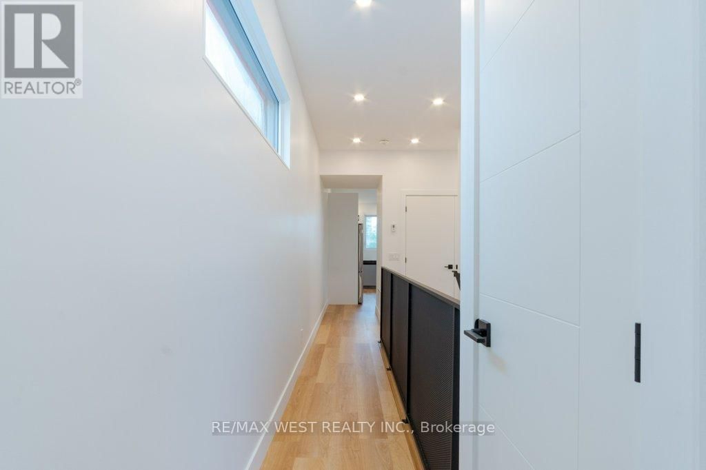 63 LONBOROUGH AVENUE Image 13