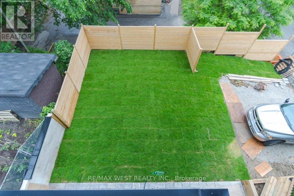 63 LONBOROUGH AVENUE Image 16