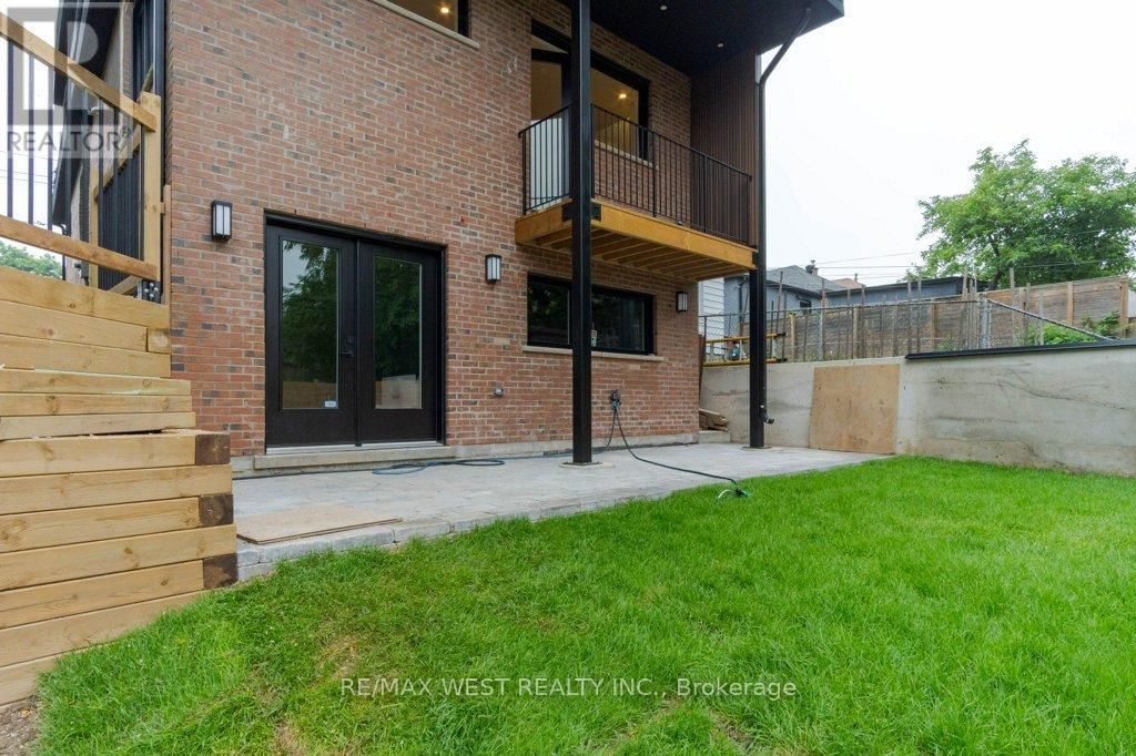 63 LONBOROUGH AVENUE Image 17