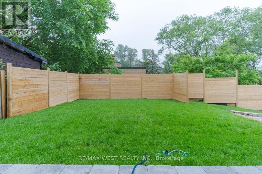 63 LONBOROUGH AVENUE Image 18