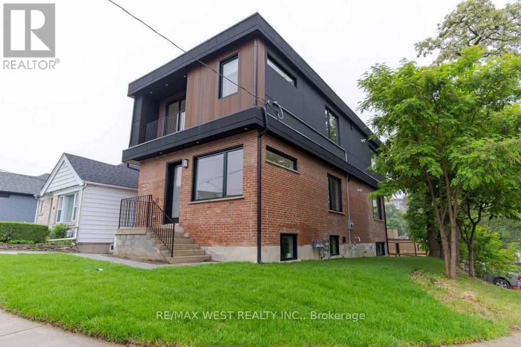 63 LONBOROUGH AVENUE Image 23