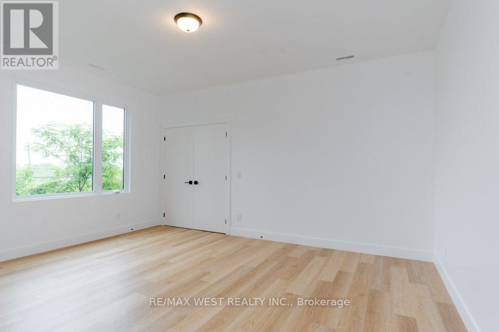 63 LONBOROUGH AVENUE Image 26