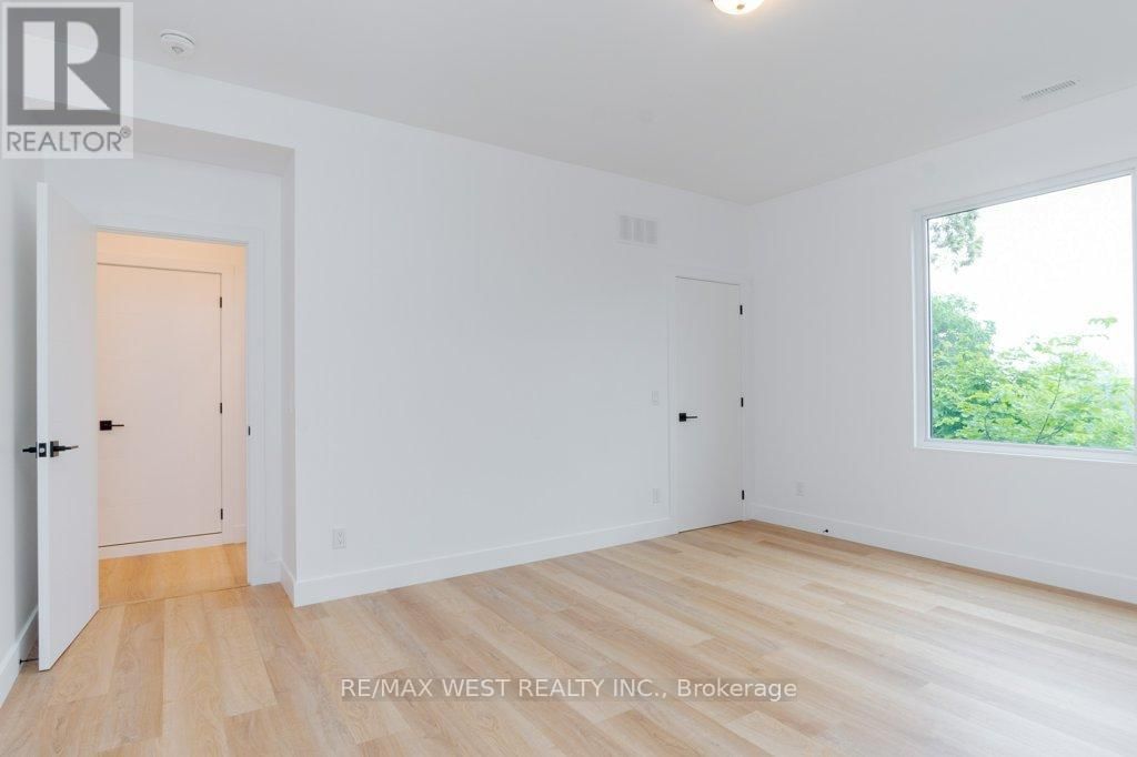 63 LONBOROUGH AVENUE Image 27