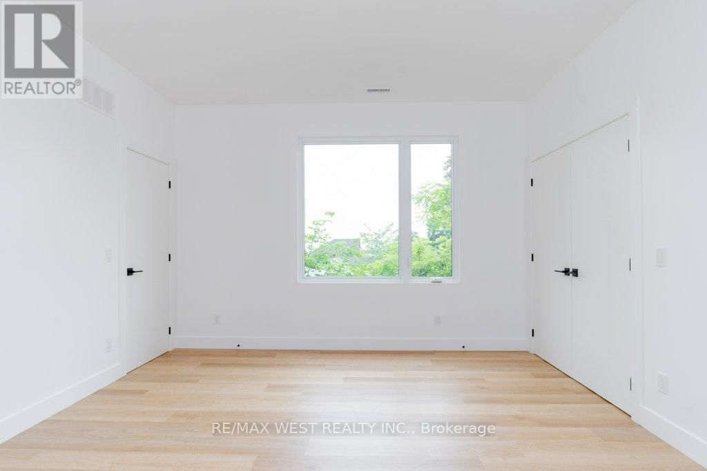 63 LONBOROUGH AVENUE Image 28