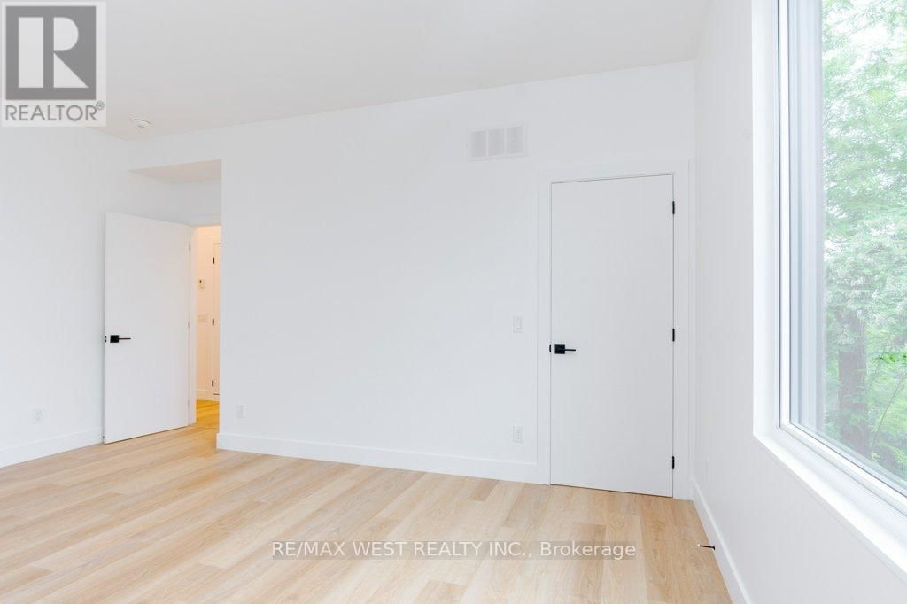 63 LONBOROUGH AVENUE Image 4