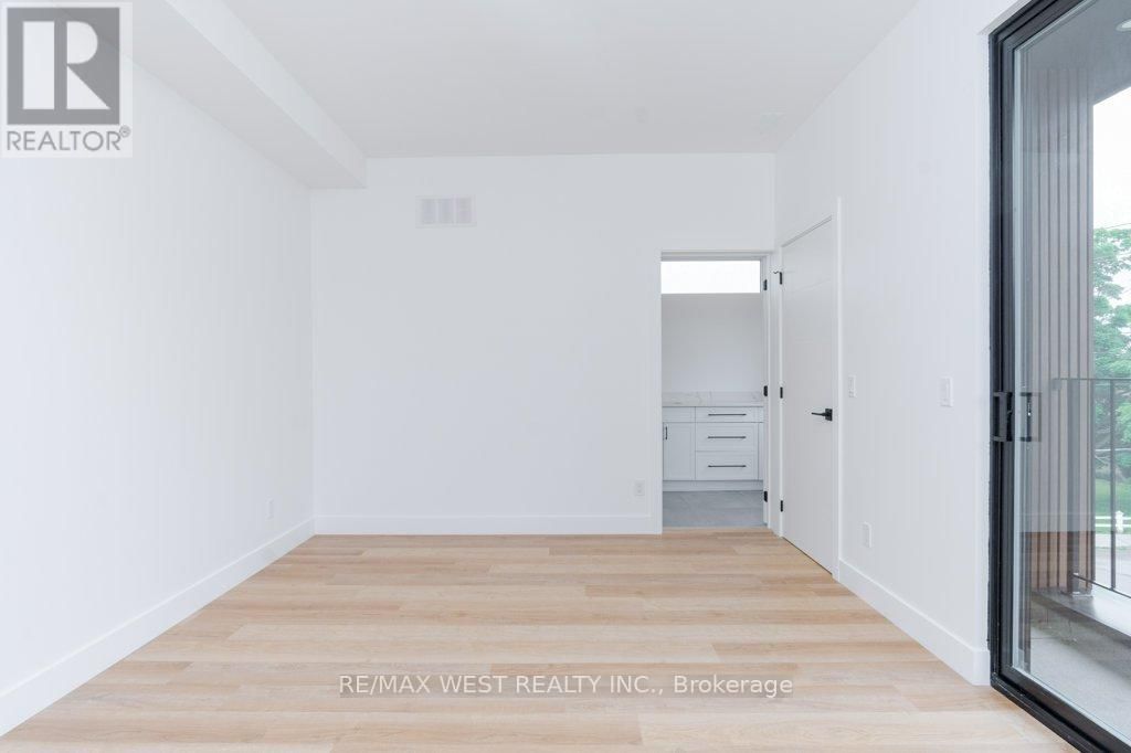 63 LONBOROUGH AVENUE Image 8