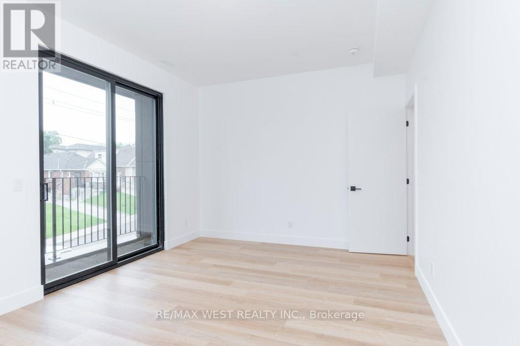 63 LONBOROUGH AVENUE Image 9