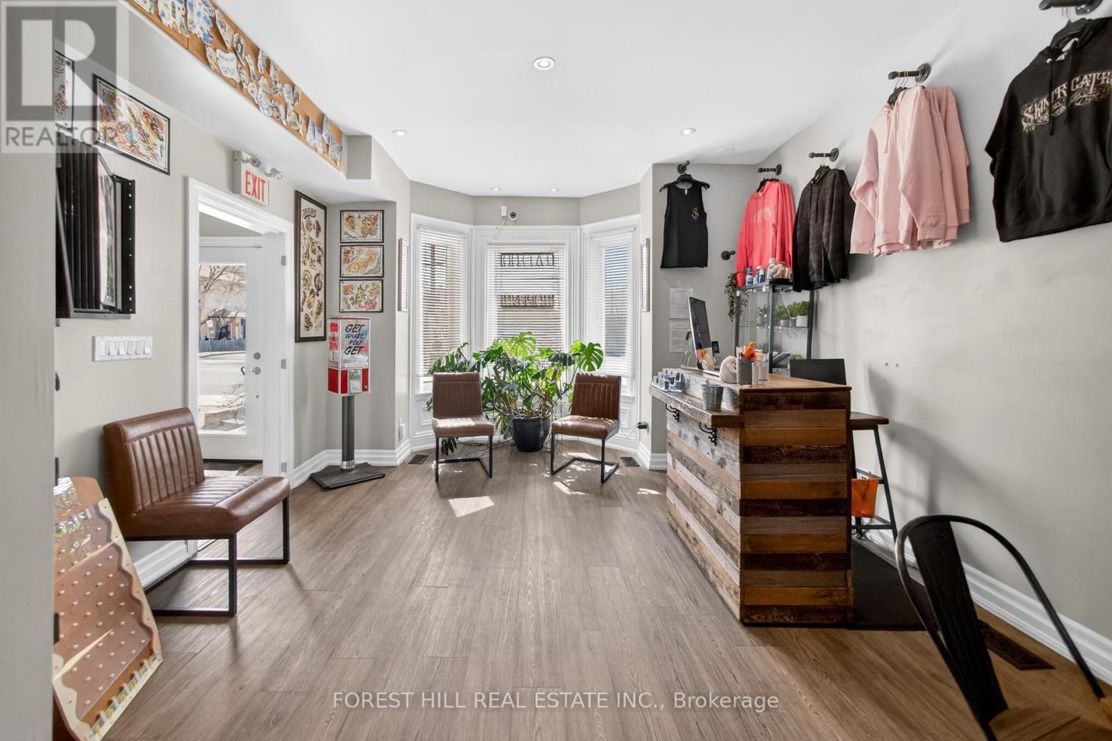 151 QUEEN STREET SOUTH Image 4