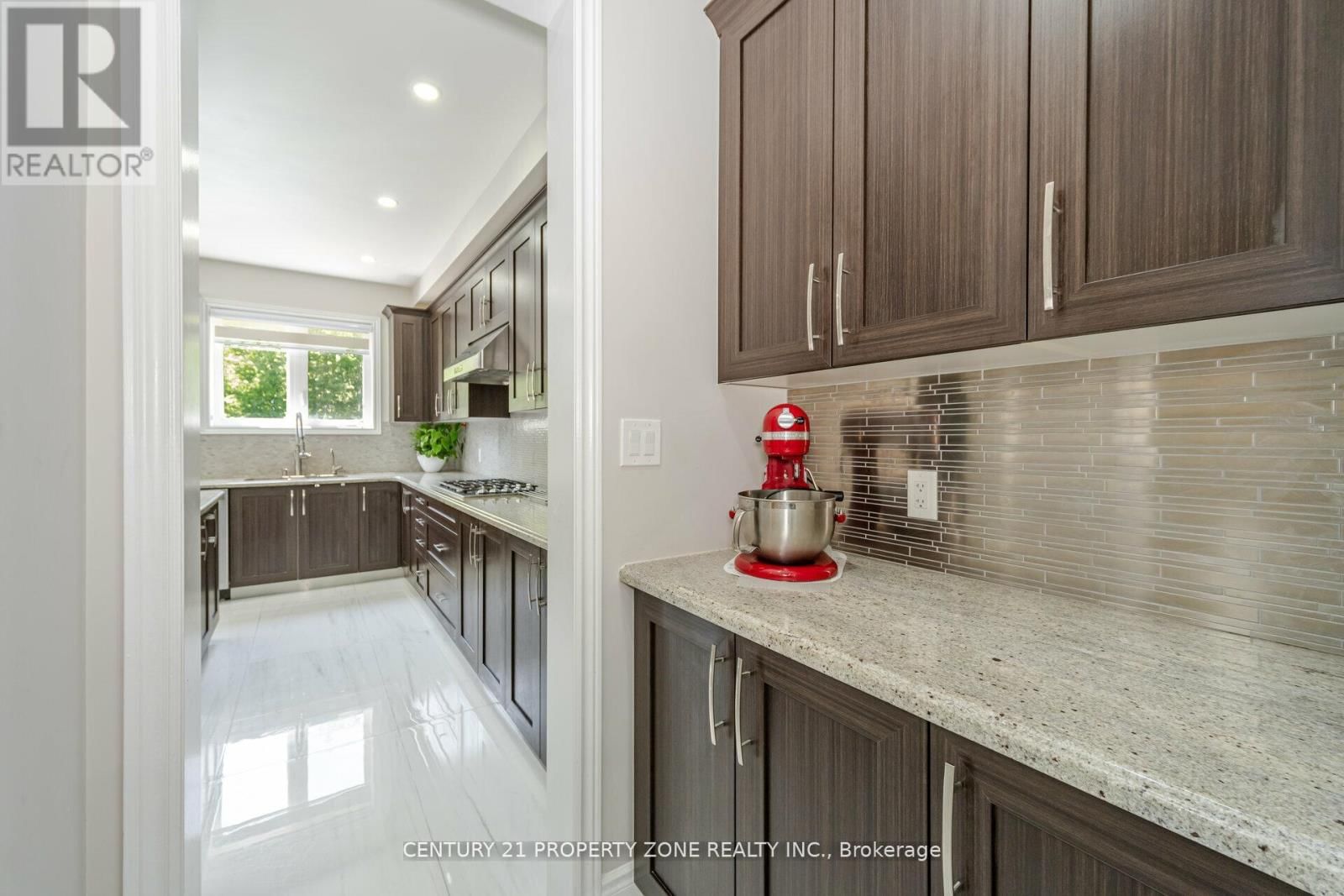 8 TEAL CREST CIRCLE Image 23