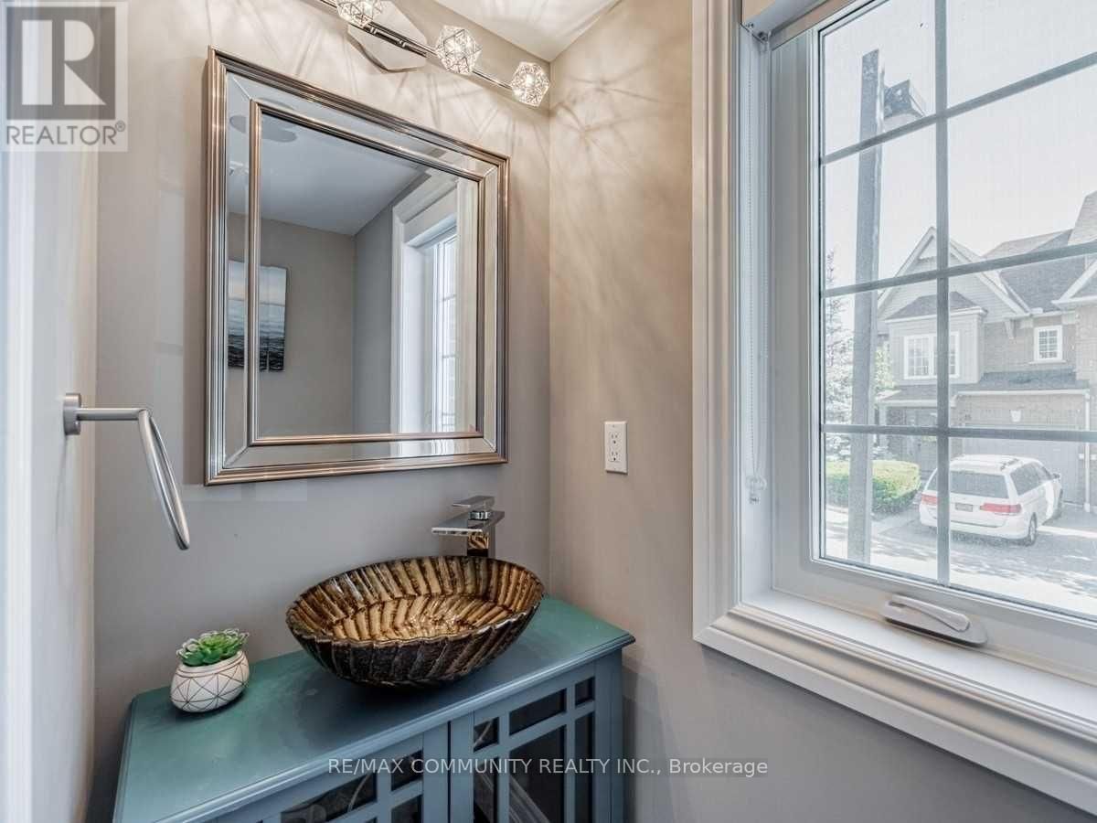 49 - 1588 SOUTH PARADE COURT Image 9