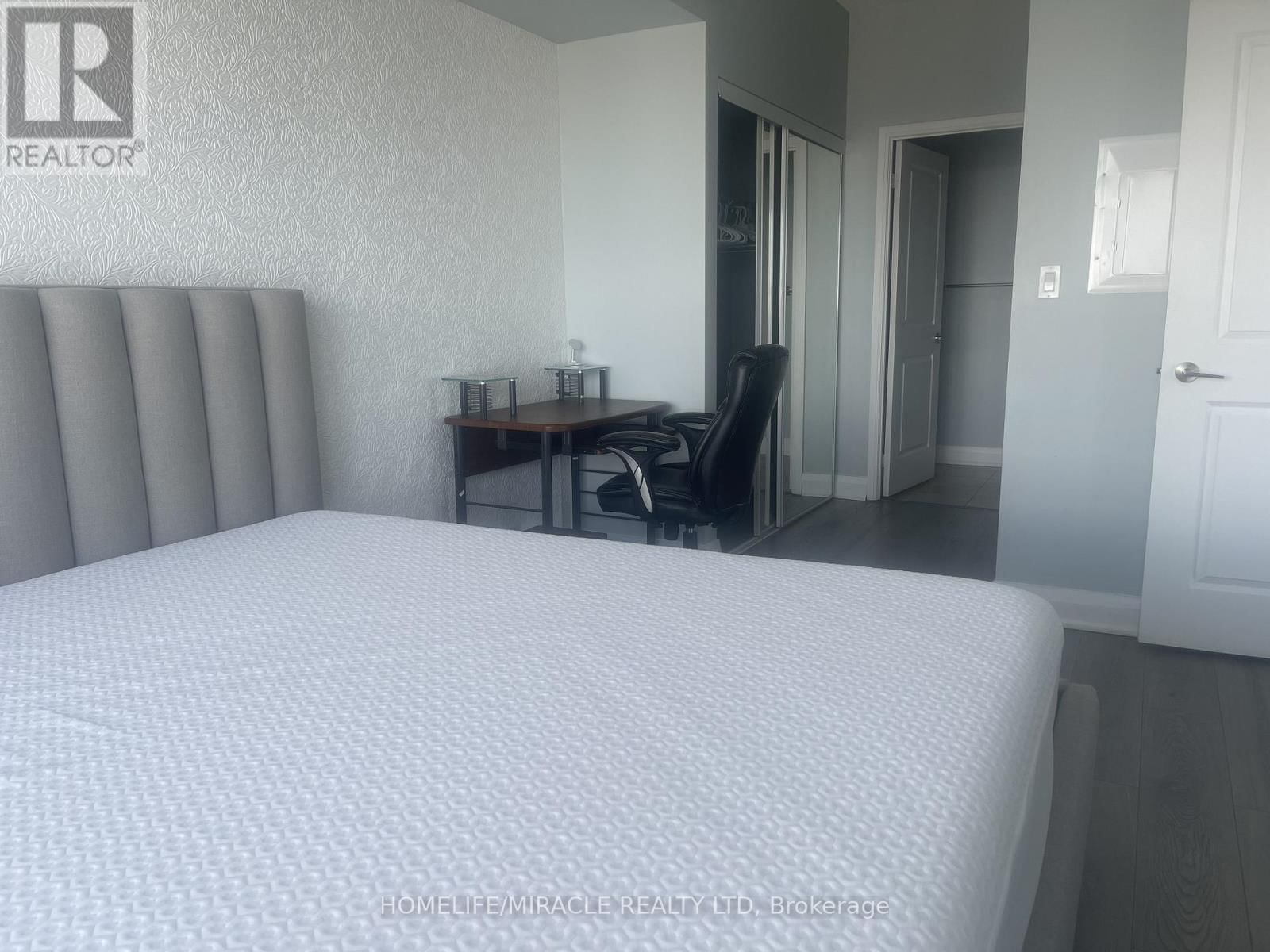 4602 - 60 ABSOLUTE AVENUE Image 16