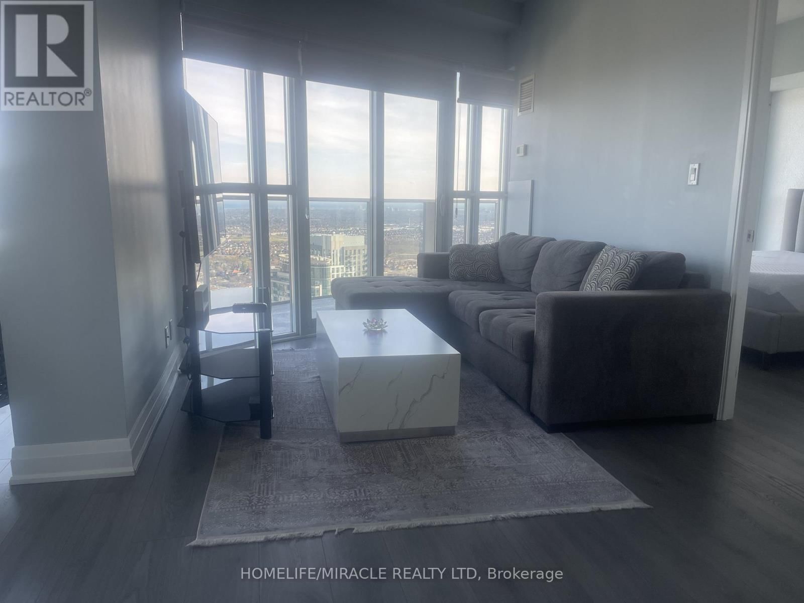 4602 - 60 ABSOLUTE AVENUE Image 30