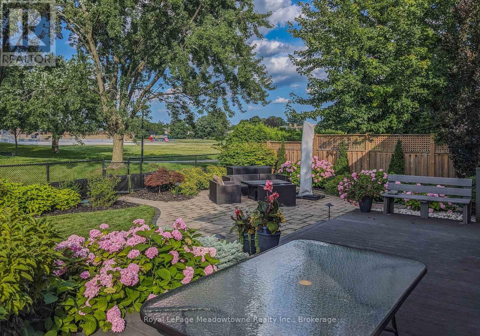 740 ROBERTSON CRESCENT Image 5