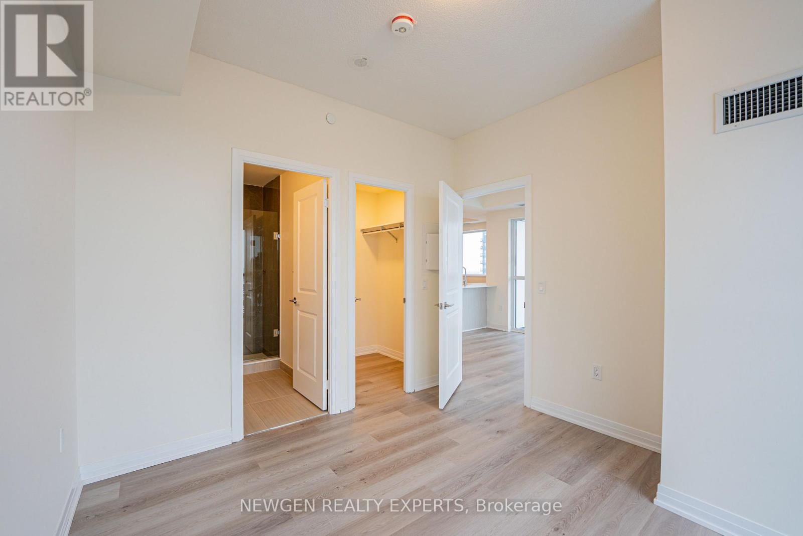 1706 - 15 WATERGARDEN DRIVE Image 10