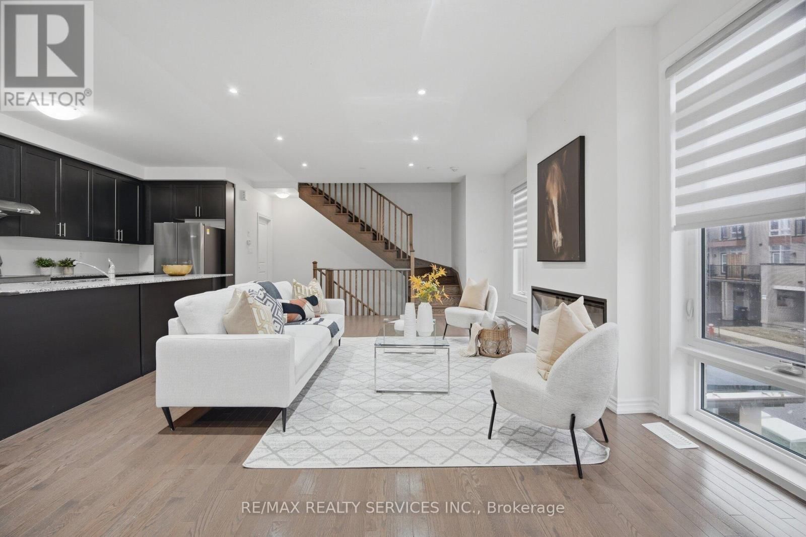 68 DONALD FICHT CRESCENT Image 15