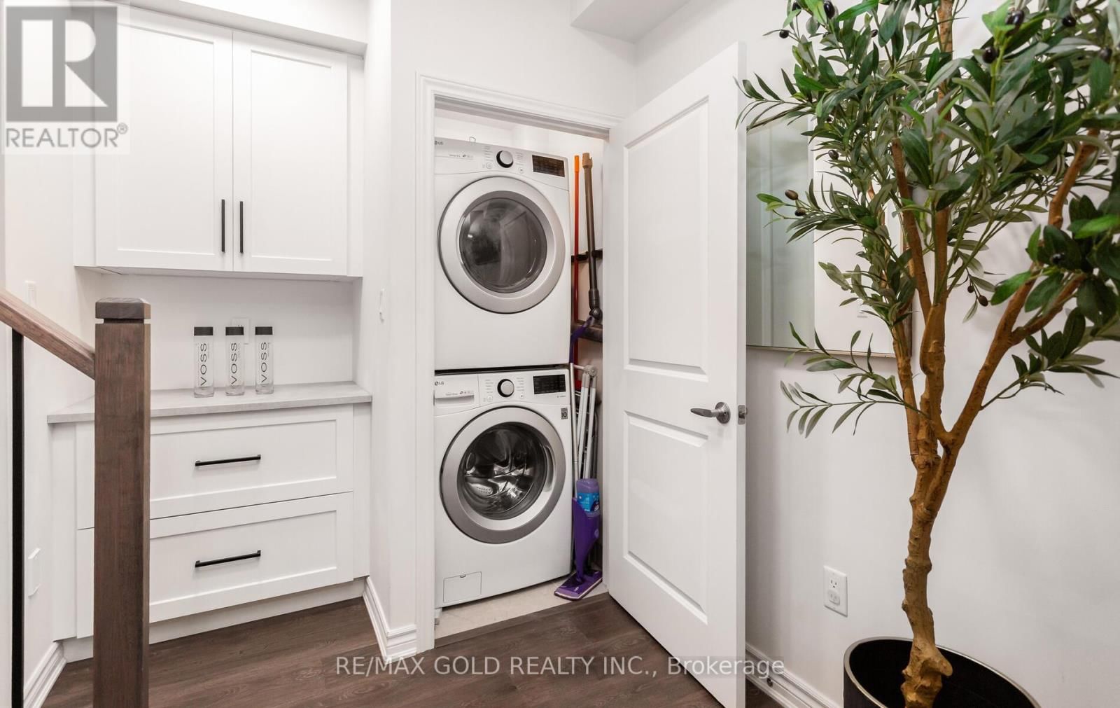 1185 LLOYD LANDING Image 26