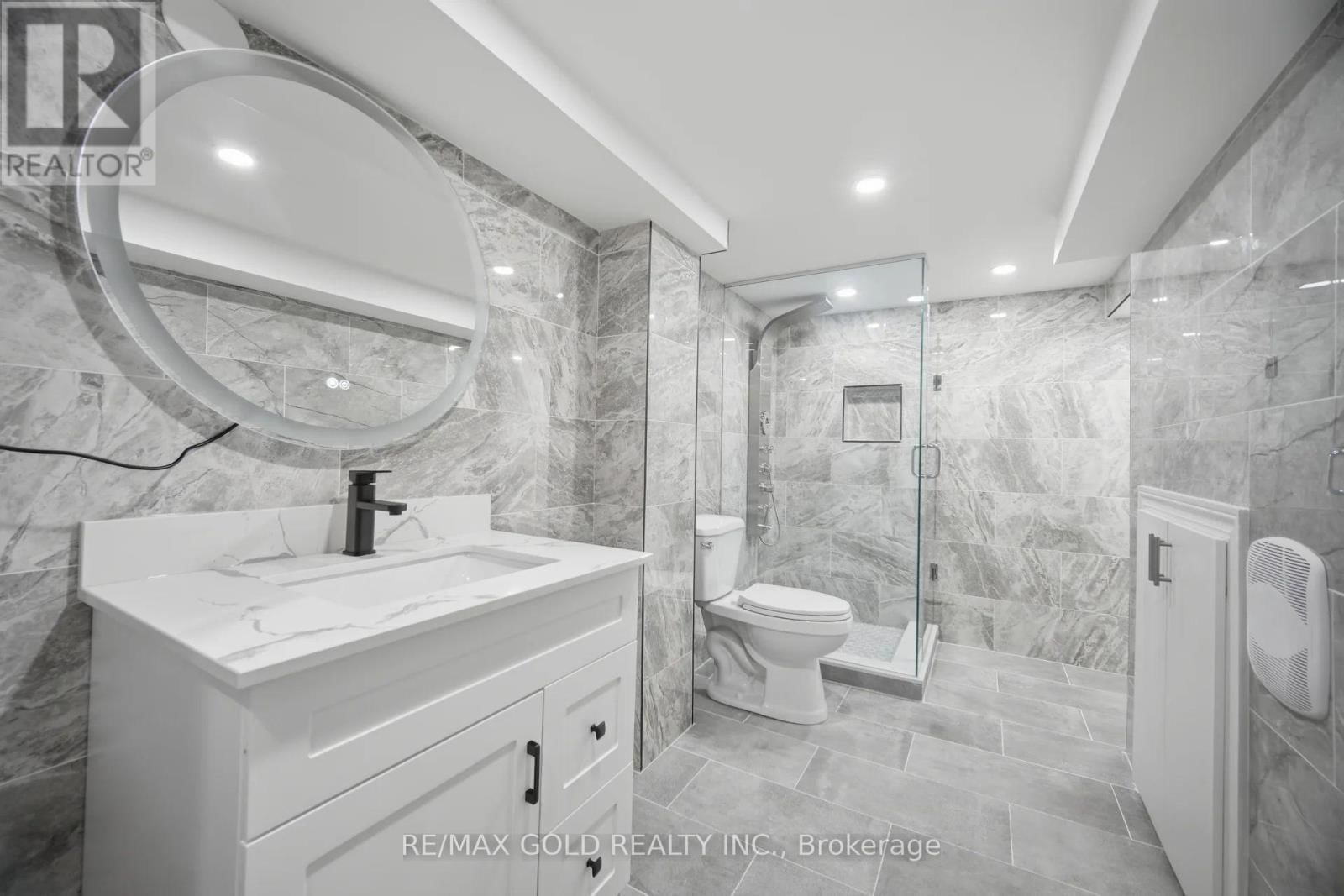 11 SINATRA STREET Image 34