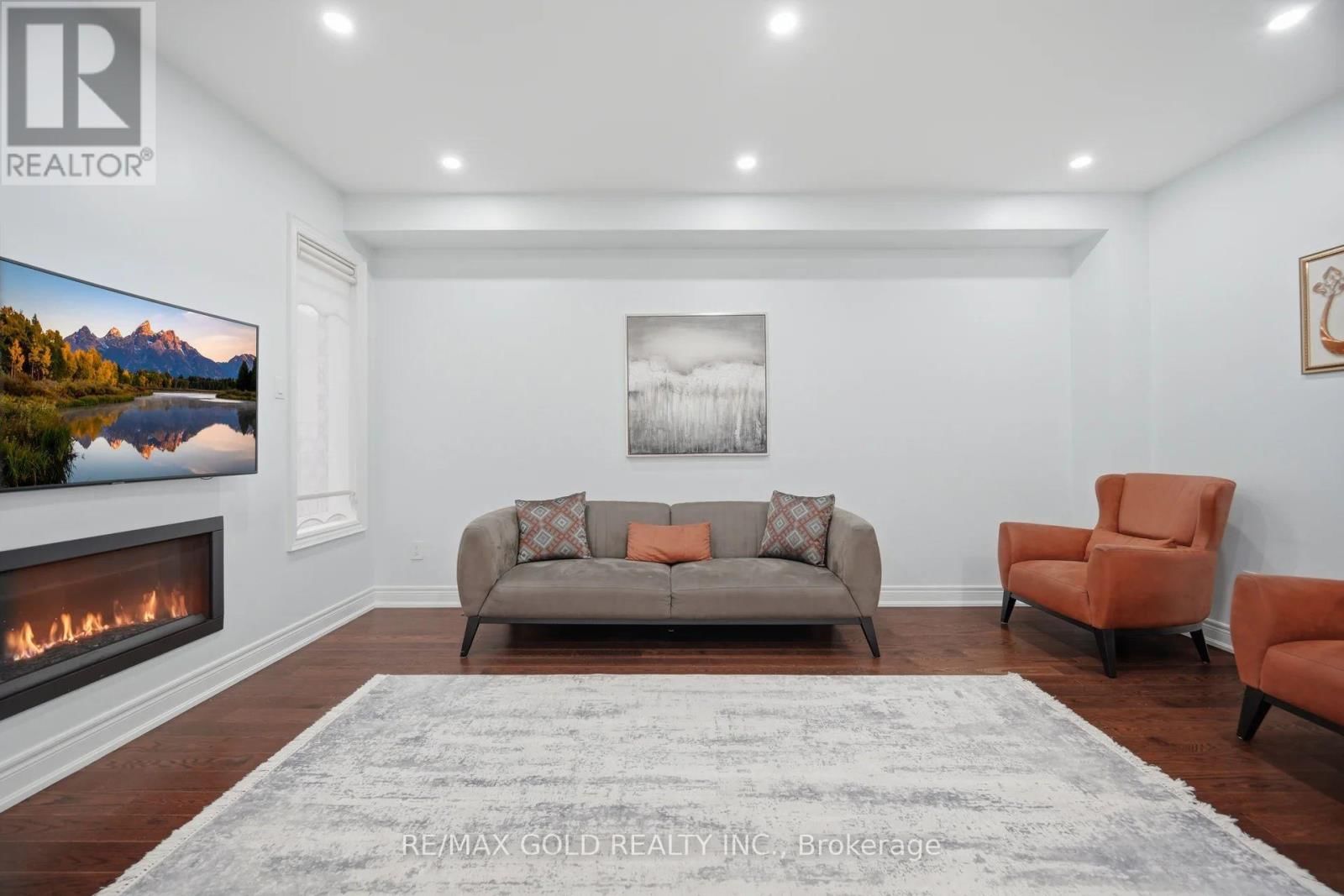 11 SINATRA STREET Image 8