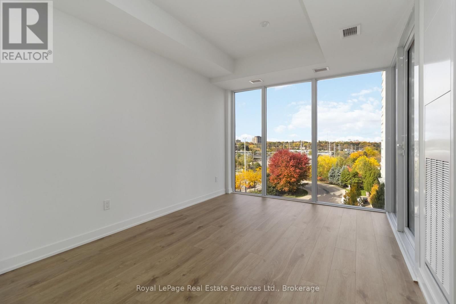 601 - 1035 SOUTHDOWN ROAD Image 11