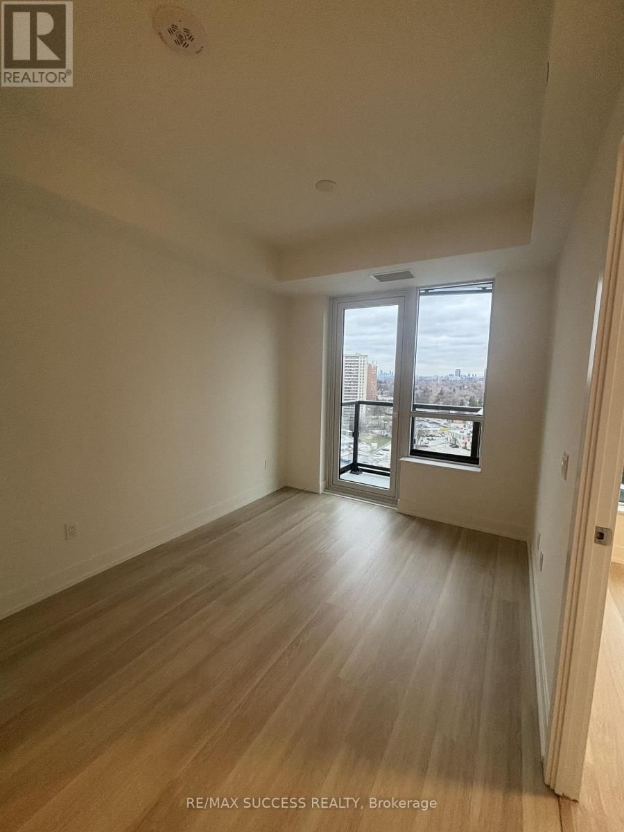 1610 - 60 CENTRAL PARK ROADWAY Image 20