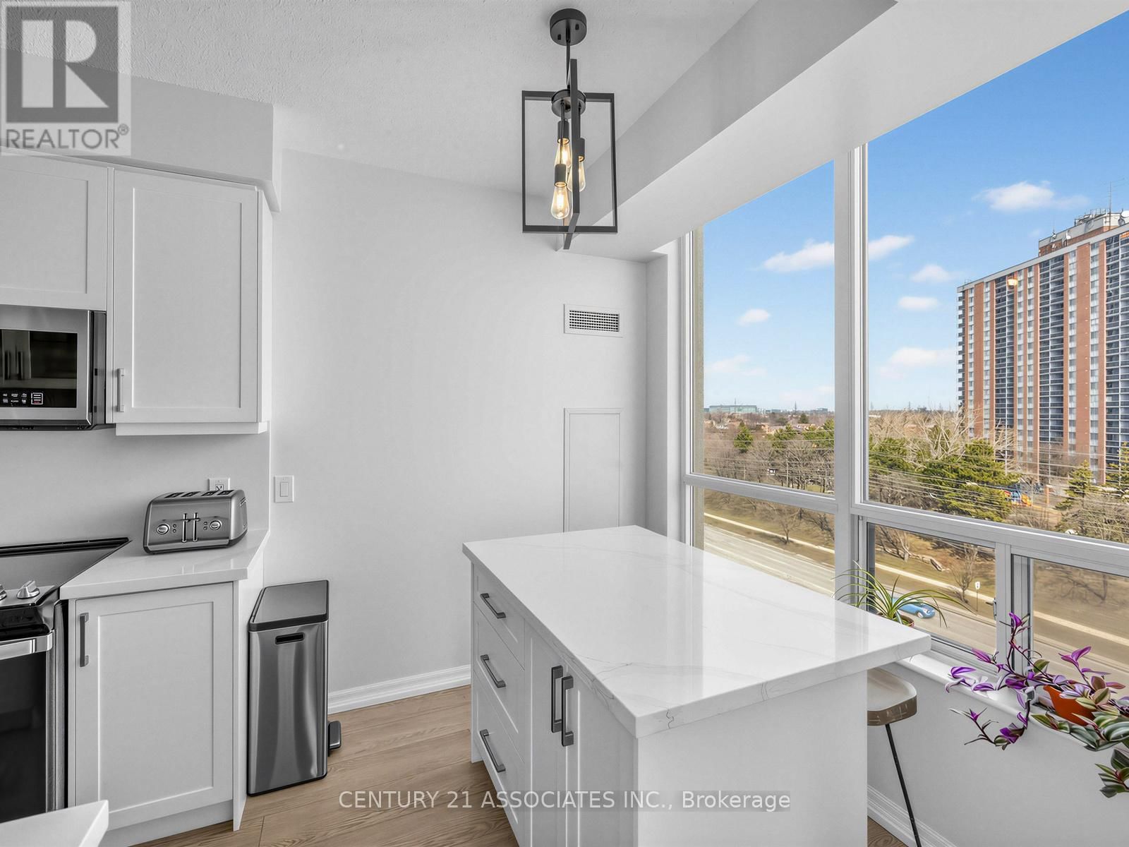 705 - 1359 RATHBURN ROAD EAST Image 10