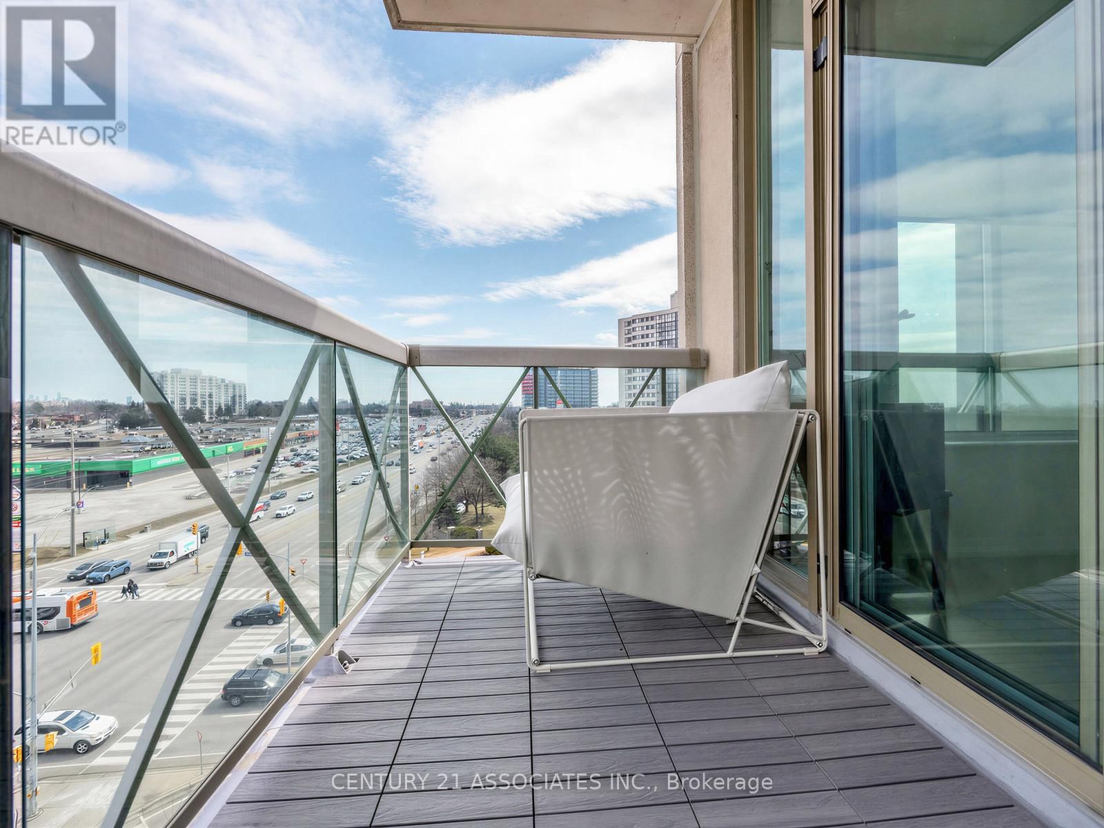 705 - 1359 RATHBURN ROAD EAST Image 25