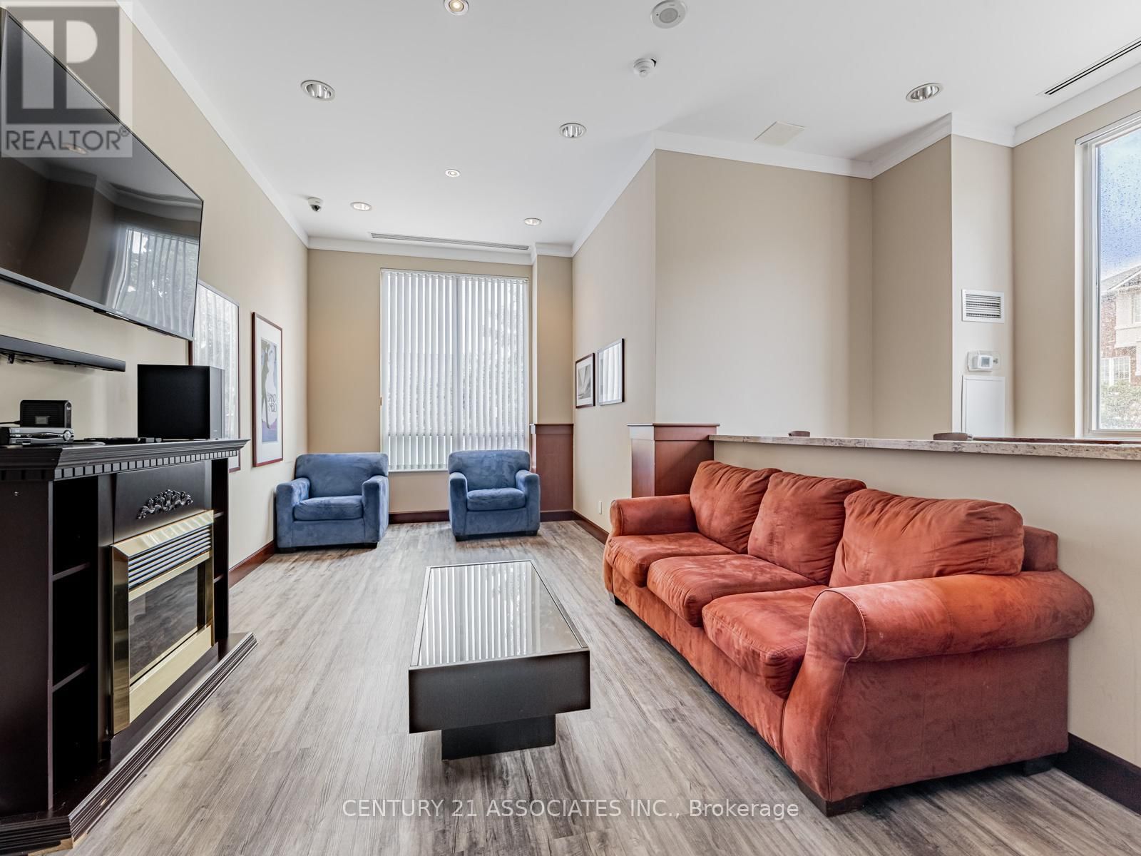 705 - 1359 RATHBURN ROAD EAST Image 31