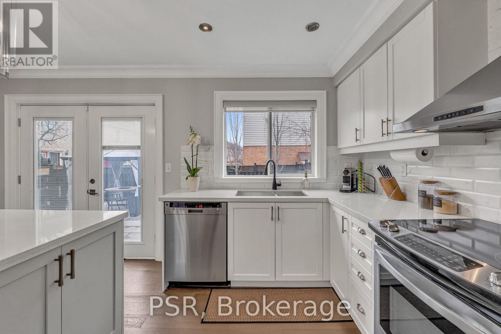 894 FERGUSON DRIVE Image 24