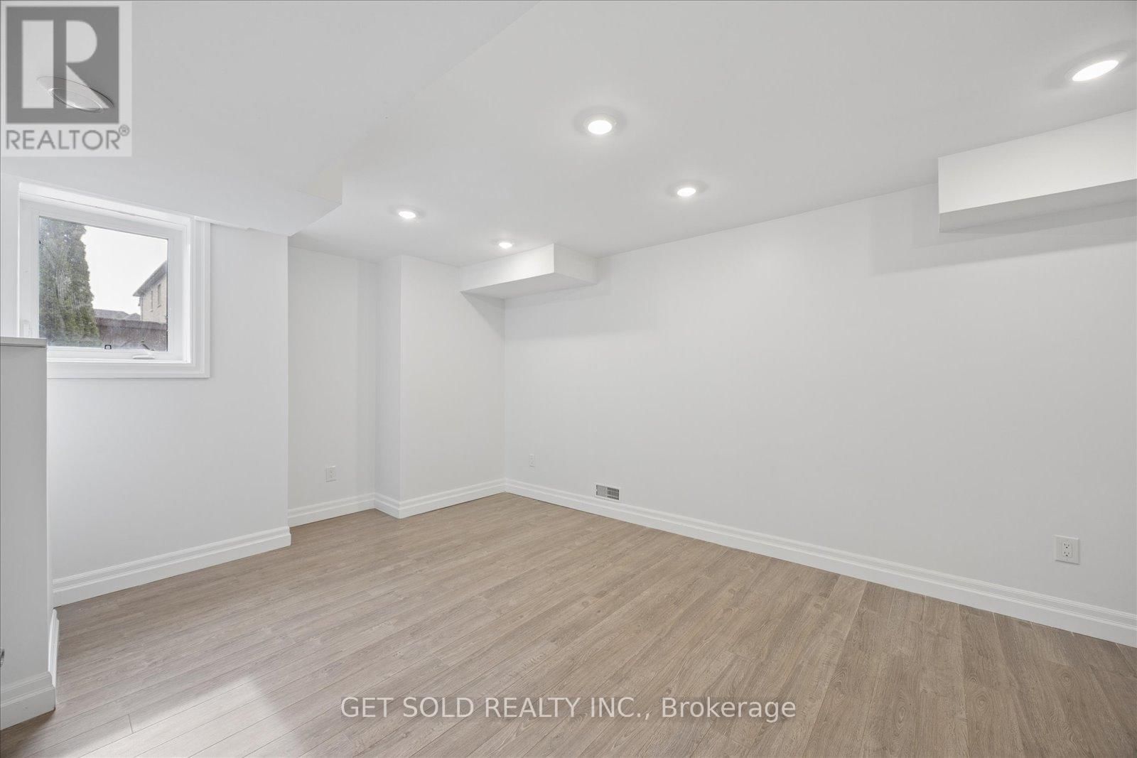 11 MAYBECK DRIVE Image 43