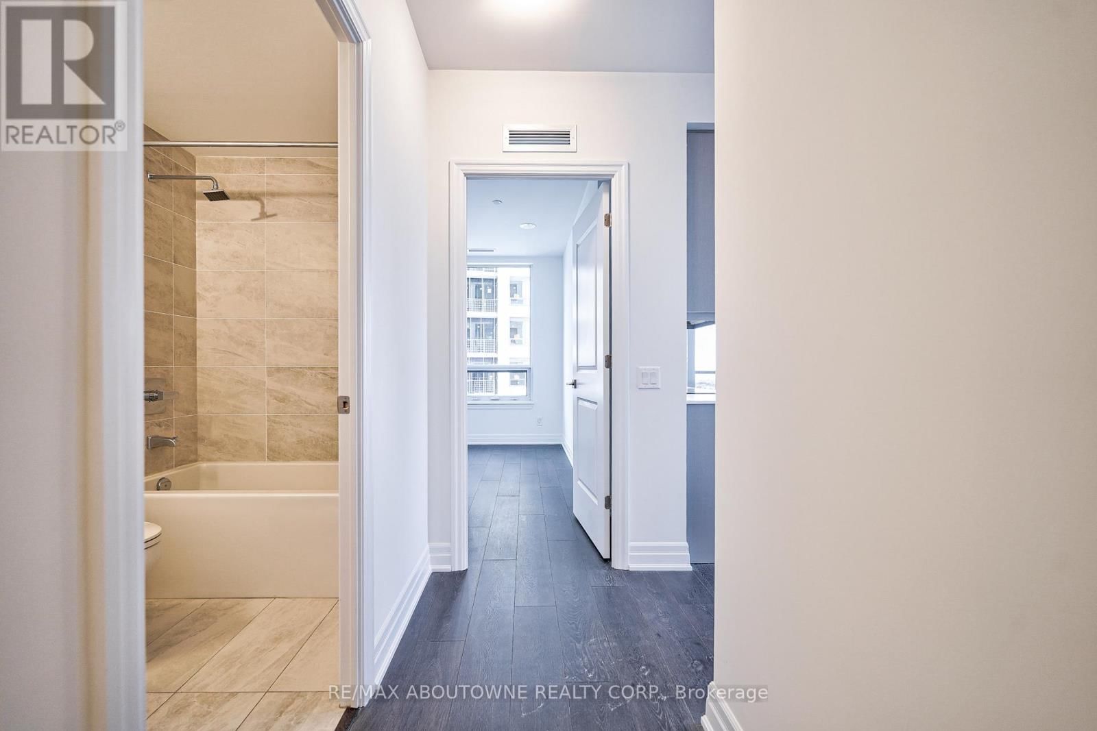 2604 - 36 ELM DRIVE WEST Image 11