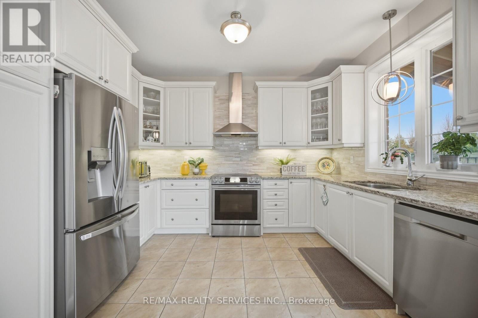 23 TWISTLETON STREET Image 14