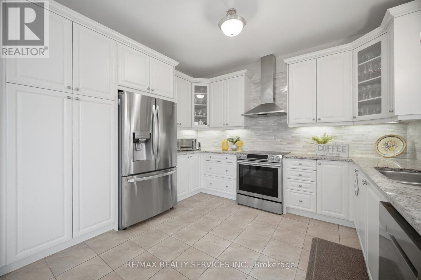 23 TWISTLETON STREET Image 16