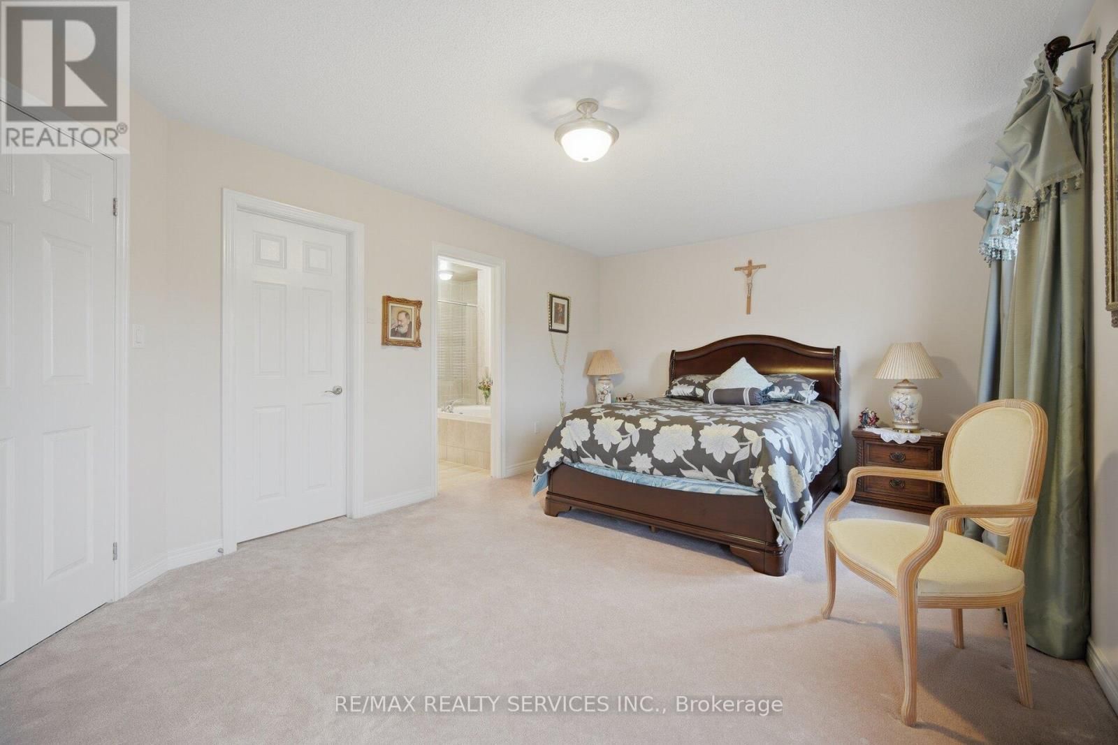 23 TWISTLETON STREET Image 36