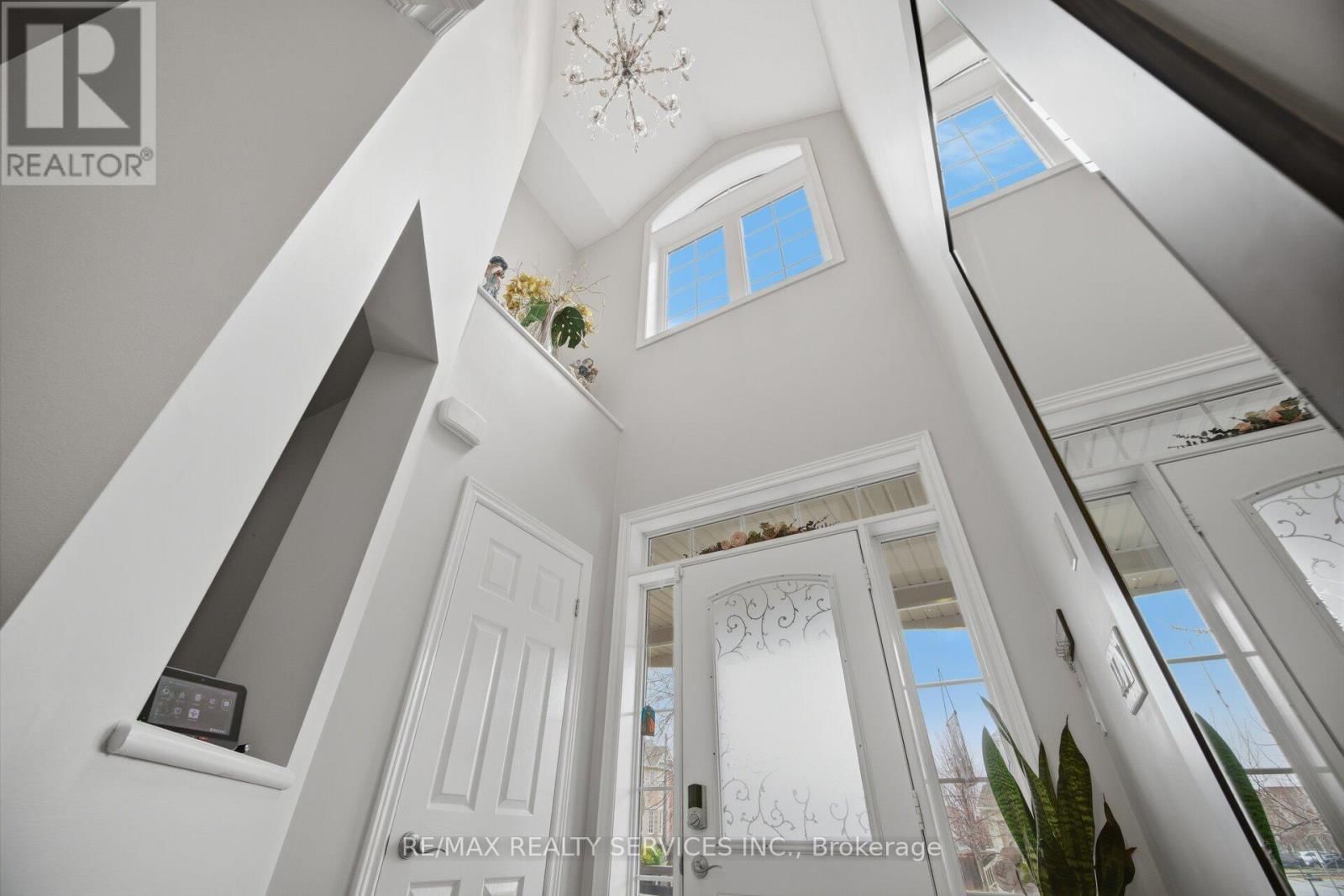 23 TWISTLETON STREET Image 8