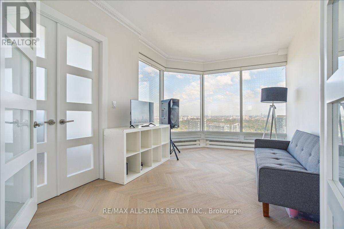 Ph 4507 - 1 PALACE PIER COURT Image 23